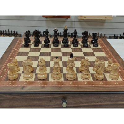 Шахматы подарочные из американского ореха в ларце с фигурами карельская береза Люкс