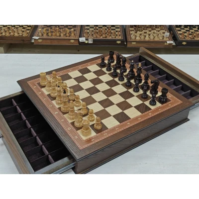 Шахматы подарочные из мореного дуба Антик в ларце с фигурами карельская береза Люкс