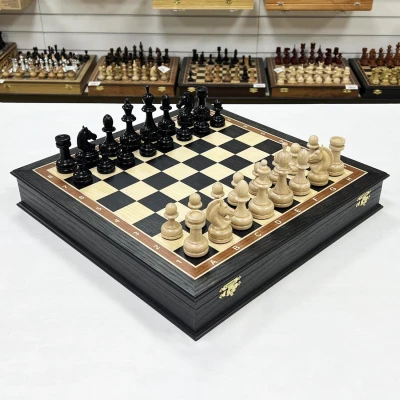 Шахматы подарочные в ларце из моренного дуба