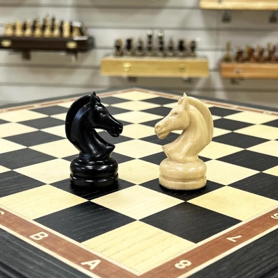 Шахматы подарочные в ларце из моренного дуба