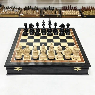 Шахматы подарочные в ларце из моренного дуба