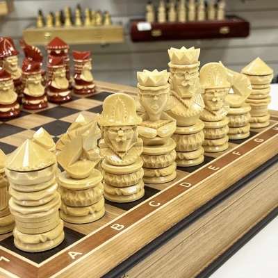 Шахматы подарочные в ларце из дуба с резными фигурами Матросы 