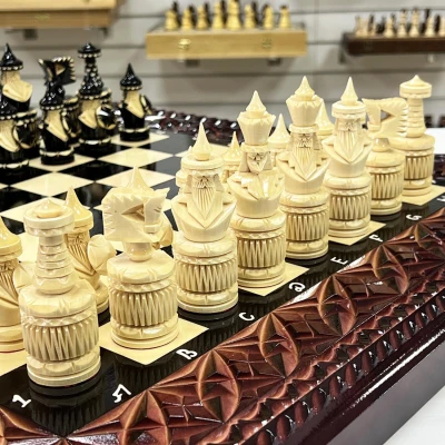 Набор 3 в 1 шахматы нарды шашки резной лак Медведь