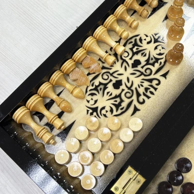 Шахматы нарды шашки Лакированные 40 см