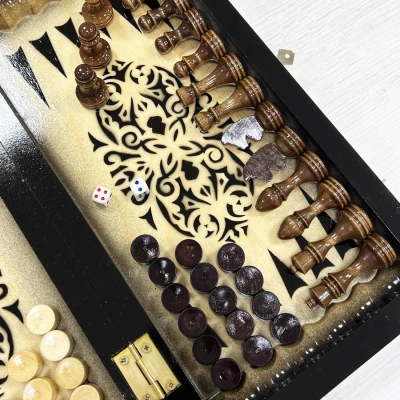 Шахматы нарды шашки Лакированные 40 см