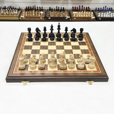 Шахматы подарочные из ореха, ясеня и бука доска 50 на 50 см, фигуры с утяжелением