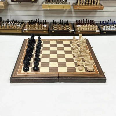 Шахматы подарочные из ореха, ясеня и бука доска 50 на 50 см, фигуры с утяжелением