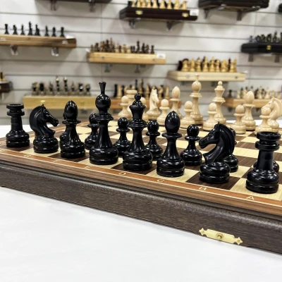 Шахматы подарочные из ореха, ясеня и бука доска 50 на 50 см, фигуры с утяжелением