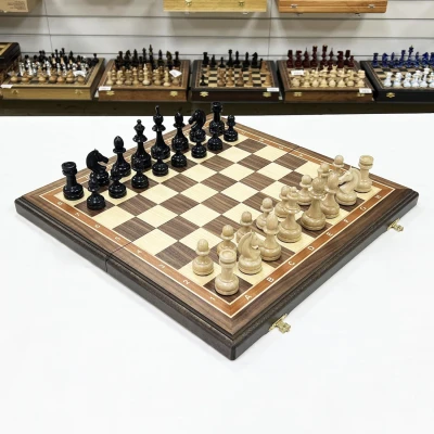 Шахматы подарочные из ореха, ясеня и бука доска 50 на 50 см, фигуры с утяжелением