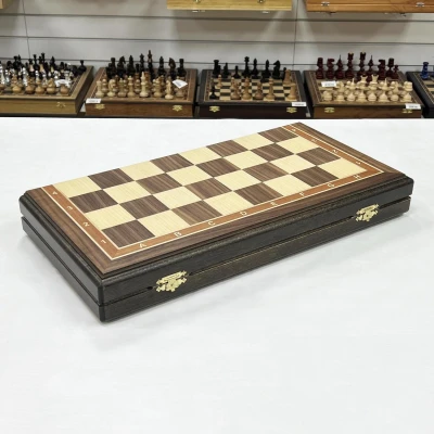 Шахматы подарочные из ореха, ясеня и бука доска 50 на 50 см, фигуры с утяжелением