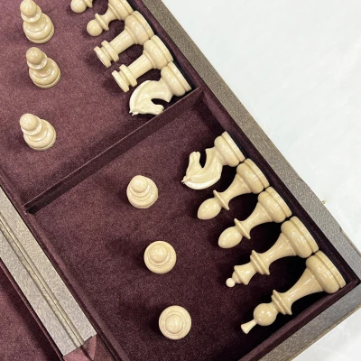 Шахматы подарочные из ореха, ясеня и бука доска 50 на 50 см, фигуры с утяжелением