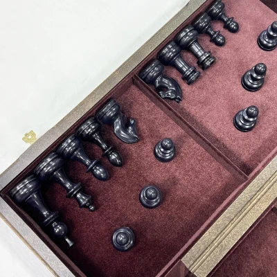 Шахматы подарочные из ореха, ясеня и бука доска 50 на 50 см, фигуры с утяжелением