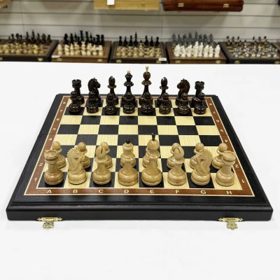 Подарочные шахматы из моренного дуба с резными фигурами граб