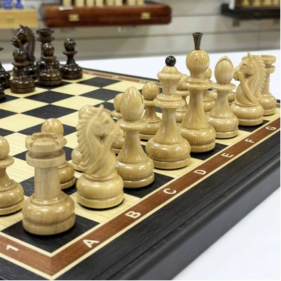 Подарочные шахматы из моренного дуба с резными фигурами граб