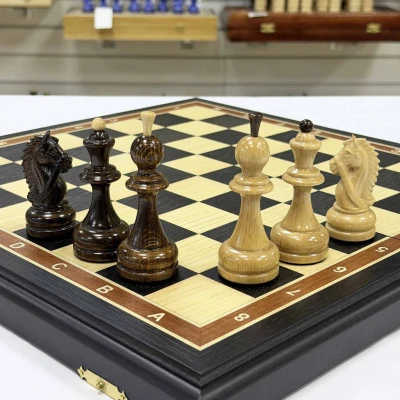 Подарочные шахматы из моренного дуба с резными фигурами граб