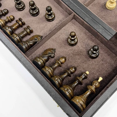 Подарочные шахматы из моренного дуба с резными фигурами граб