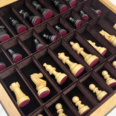 Шахматный ларец из эвкалипта с фигурами индийский Стаунтон