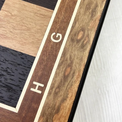 Шахматный ларец эвкалипт с фигурами с резным конем