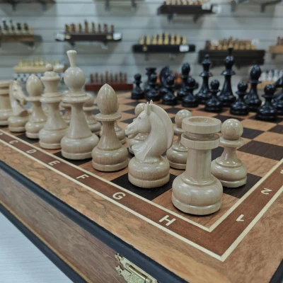 Шахматы подарочные из эвкалипта в ларце с фигурами Премиум из кавказского граба