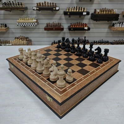 Шахматы подарочные из эвкалипта в ларце с фигурами Премиум из кавказского граба