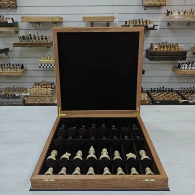 Шахматы подарочные из эвкалипта в ларце с фигурами Премиум из кавказского граба