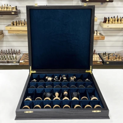 Шахматы эксклюзивные в ларце из мореного дуба Футбол