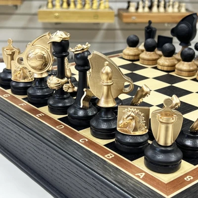 Шахматы эксклюзивные в ларце из мореного дуба Футбол