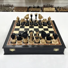 Шахматы эксклюзивные в ларце из мореного дуба Футбол