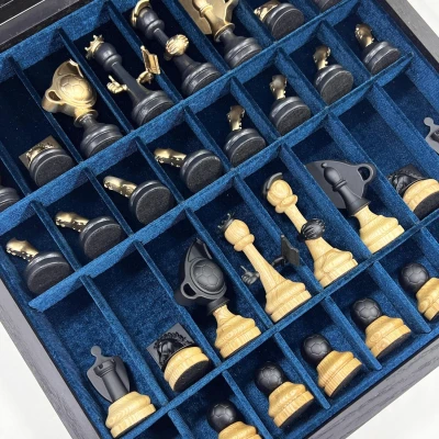 Шахматы эксклюзивные в ларце из мореного дуба Футбол