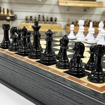 Шахматы подарочные в ларце из мореного дуба с фигурами Итальянский дизайн черно-белые