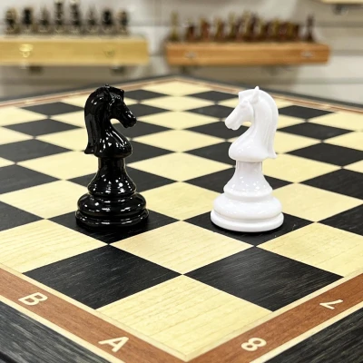 Шахматы подарочные в ларце из мореного дуба с фигурами Итальянский дизайн черно-белые