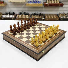Шахматы в ларце из ореха с янтарными фигурами
