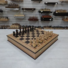 Шахматы подарочные в ларце из дуба с фигурами из карельской березы