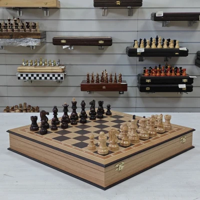 Шахматы подарочные в ларце из дуба с фигурами из карельской березы