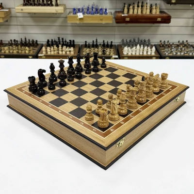 Шахматы подарочные в ларце из дуба с фигурами из карельской березы