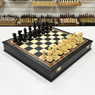 Шахматы деревянные в подарочном ларце из мореного дуба с утяжеленными фигурами из самшита Гамбит