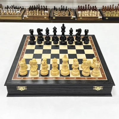 Шахматы деревянные в подарочном ларце из мореного дуба с утяжеленными фигурами из самшита Гамбит