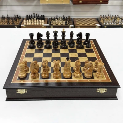 Шахматы подарочные в ларце из дерева венге с фигурами из карельской березы