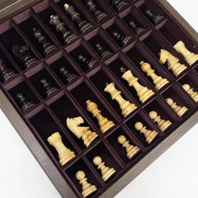 Шахматы подарочные в ларце из дерева венге с фигурами из карельской березы
