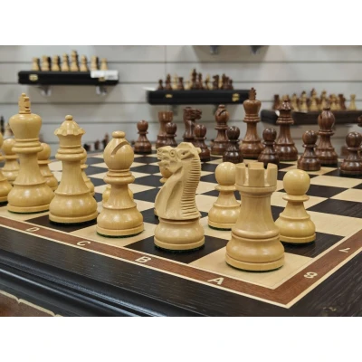 Шахматный стол подарочный из мореного дуба с фигурами из самшита и палисандра