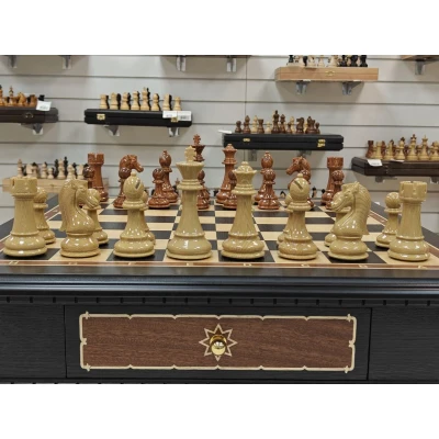 Шахматный стол подарочный из мореного дуба с фигурами композит