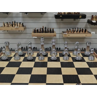 Шахматный стол подарочный из мореного дуба с фигурами Итальянский Дизайн