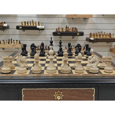 Шахматный стол подарочный из мореного дуба с фигурами из граба