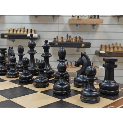 Шахматный стол подарочный из мореного дуба с фигурами из граба