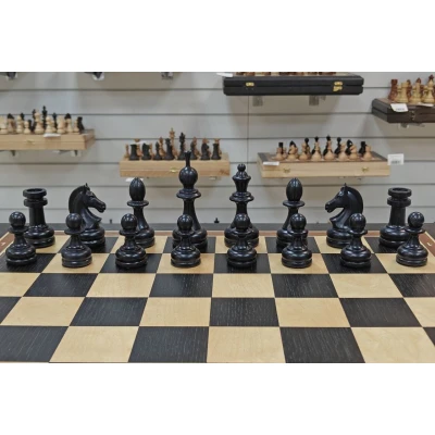 Шахматный стол подарочный из мореного дуба с фигурами из граба