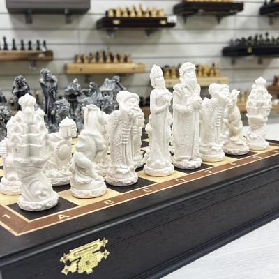 Шахматы подарочные Русские сказки в деревянном ларце из черного дерева