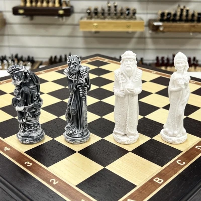 Шахматы подарочные Русские сказки в деревянном ларце из черного дерева