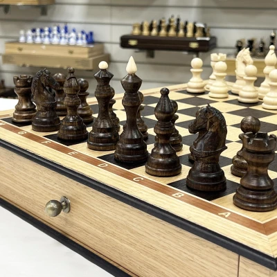 Шахматы в ларце из дуба с выдвижными ящиками Бастион матовые