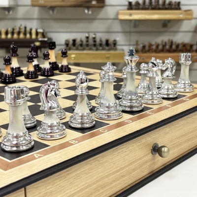 Шахматы в ларце из дуба с выдвижными ящиками Итальянский дизайн Люкс