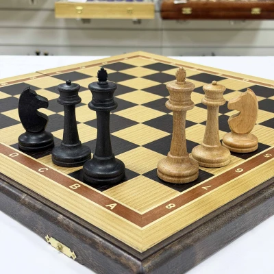 Шахматы подарочные из дуба большие с фигурами Авангард из бука